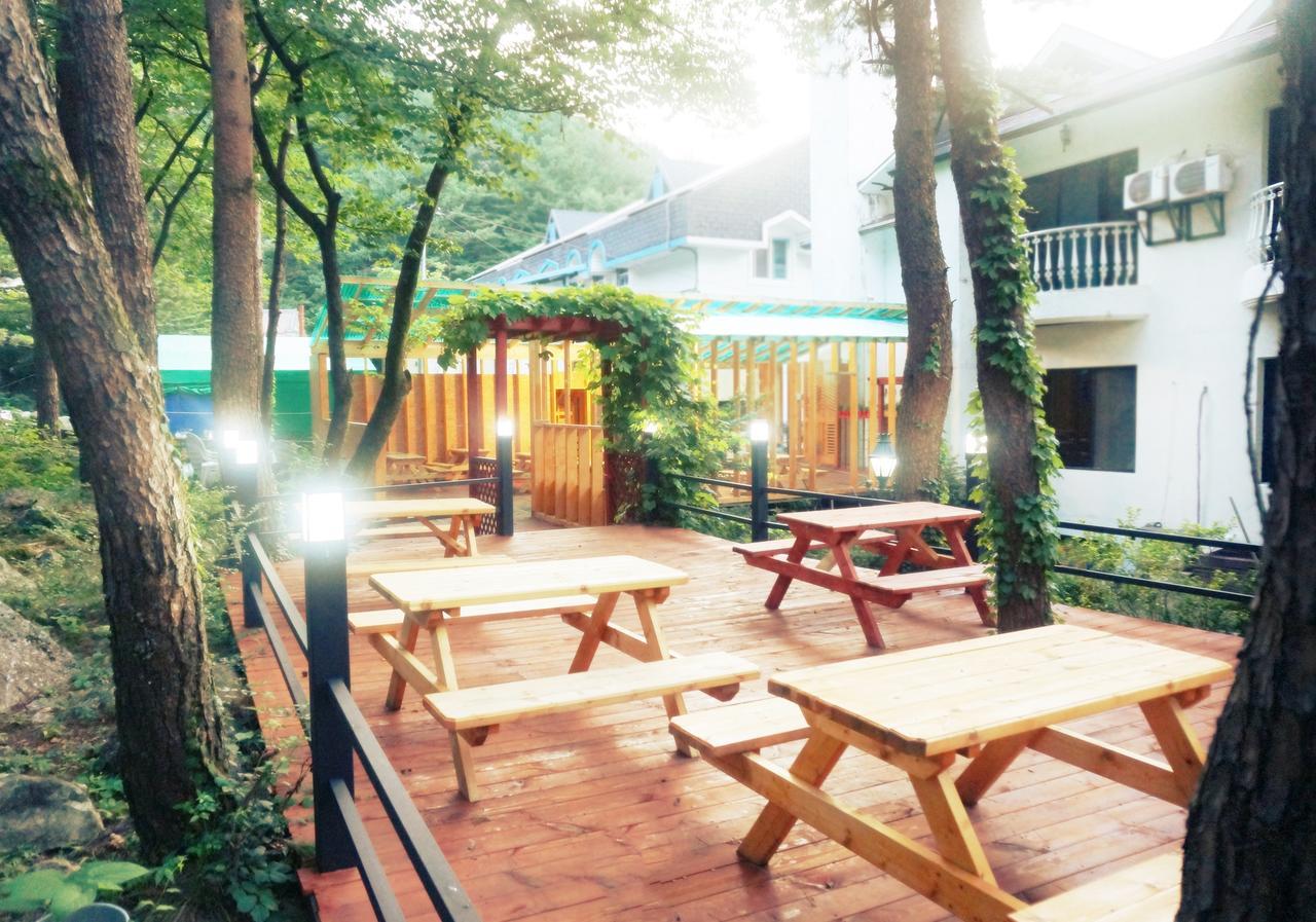 White House Hotel Sokcho Exterior photo